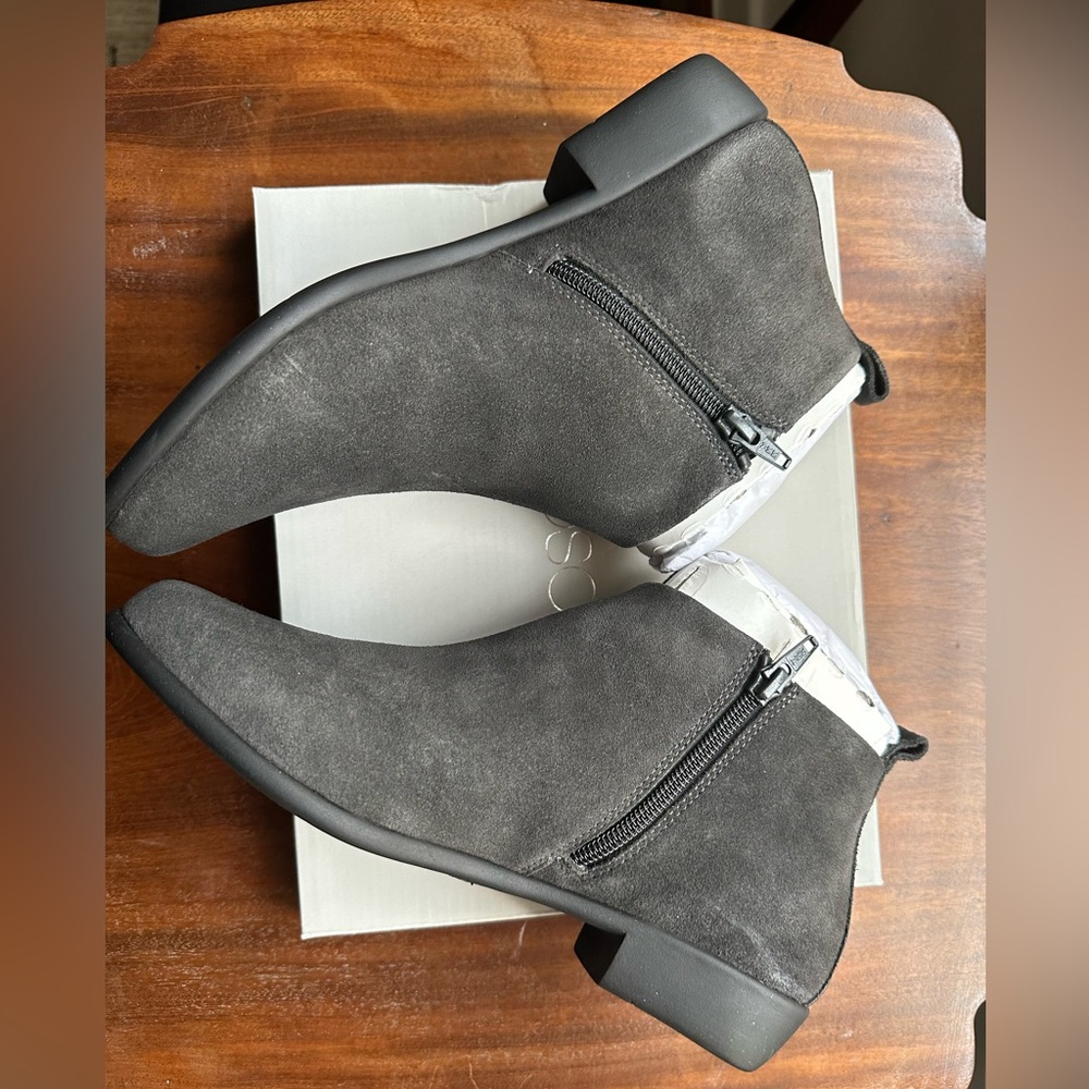 Aerosoles Women’s  Gray Suede Ankle Boots - Picture 5 of 7